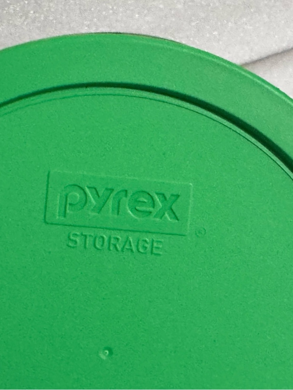 Hello Kitty Glass Storage Container with Green Lid Pyrex - Picture 7 of 8